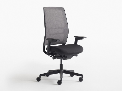 OPEN AIR 01 - Meccanismo sincronizzato MULTI-BLOCCO AUTOPESANTE CON TENSIONATORE CENTRALE E TRASLATORE - Schienale ALTO CON RETE IGNIFUGA 3D Re-Feel - Sedile in SCHIUMATO A FREDDO IGNIFUGO REMOVIBILE SENZA VITI-CERT. EN1335 A-CLASSE 1IM-CAM 