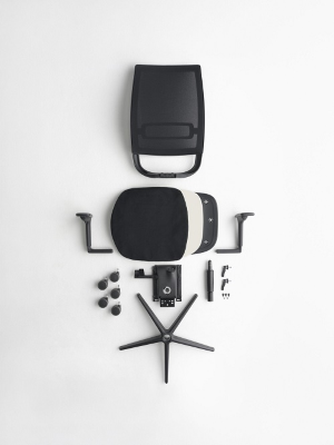 OPEN AIR 01 - Meccanismo sincronizzato MULTI-BLOCCO AUTOPESANTE CON TENSIONATORE CENTRALE E TRASLATORE - Schienale ALTO CON RETE IGNIFUGA 3D Re-Feel - Sedile in SCHIUMATO A FREDDO IGNIFUGO REMOVIBILE SENZA VITI-CERT. EN1335 A-CLASSE 1IM-CAM 