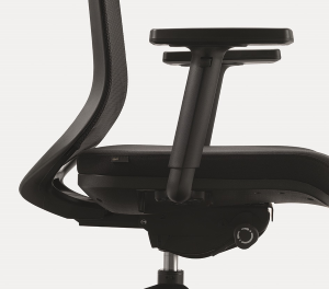 BALI + TRASLATORE- Operativa con schienale alto in RETE con poggiareni, syncro, braccioli regolabili in altezza con pad in PU nero, sedile in schiumato, supporto lombare regolabile in altezza,  Ruote MAXI autofrenanti R26 UNI1355, 1IM, CAM