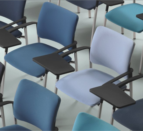 MAIA - Poltroncina attesa con schienale e seduta imbottita in gomma ignifuga con braccioli e tavoletta DX. Base a 4 gambe verniciate nere