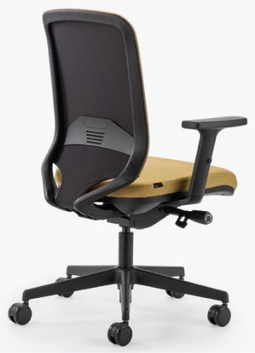 BALI SCHIENALE ALTO IMBOTTITO E RIVESTITO IN TESSUTO + TRASLATORE - Ergonomica con sedile meccanismo SINCRONIZZATO, SUPPORTO LOMBARE REG Plastiche nere, braccioli regolabili in altezza con pad in PU nero(BR182). BASE NERA. Ruote autofrenanti R26